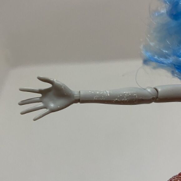 Ghoulia Yelps Monster High with clothes, Skull Shores - Picture 6 of 8